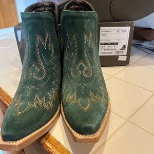 NWT Ariat Dixon 8.5 suede Poseidon color.